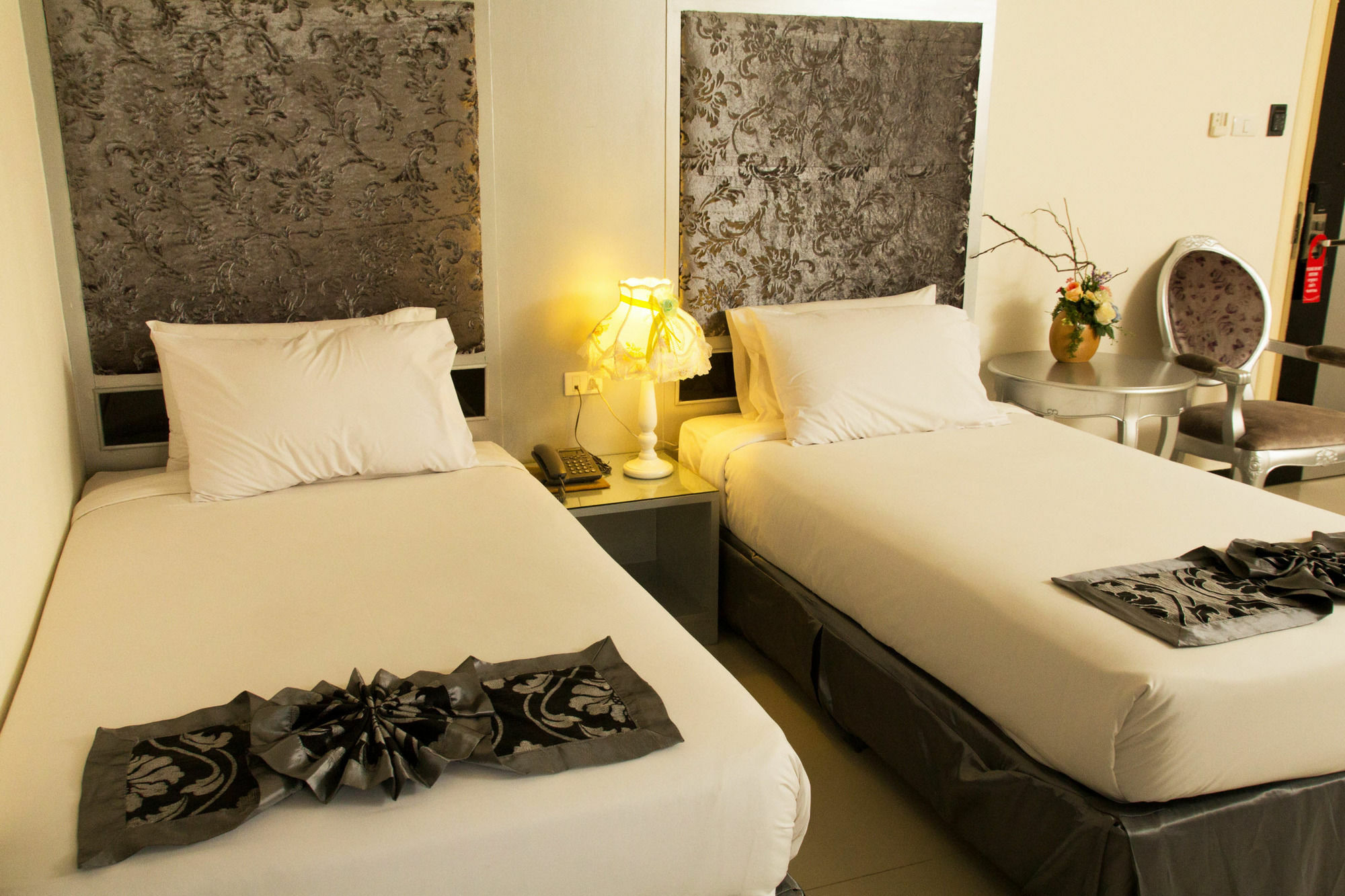 Pattaya International Lodge Экстерьер фото